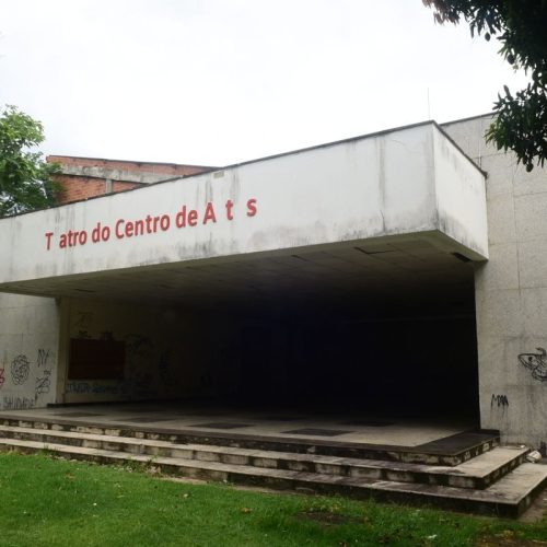 Teatro do Centro de Artes: Até quando?